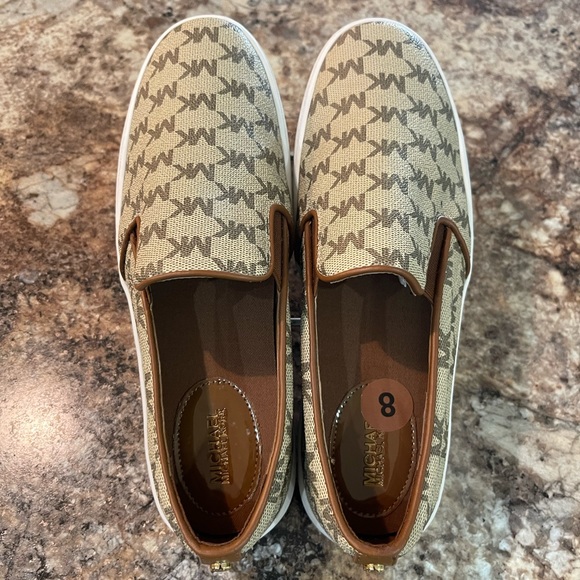 đź’•soldđź’•Michael Kors Slip On Sneakers - Picture 2 of 13